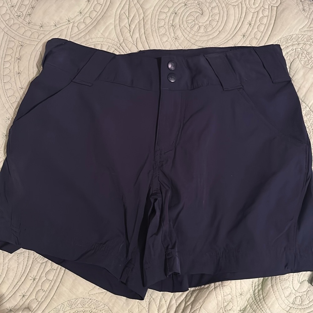 Columbia pfg women’s size 6 shorts.